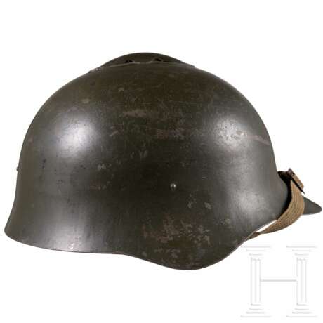 Stahlhelm M 36 mit Emblem - фото 2