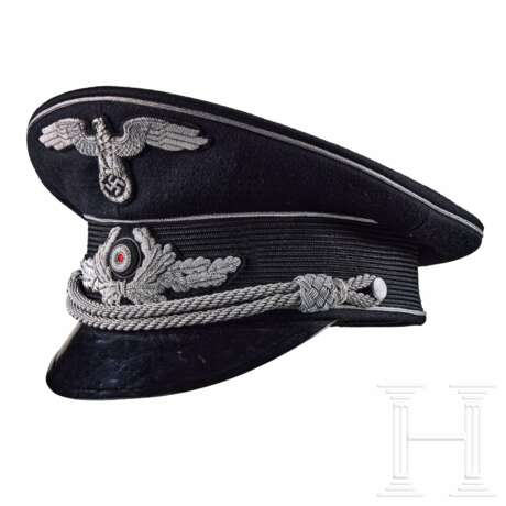 A Visor Cap for Judicial Officials - Foto 1