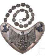 Übersicht. A Standard Bearers Gorget for Heer