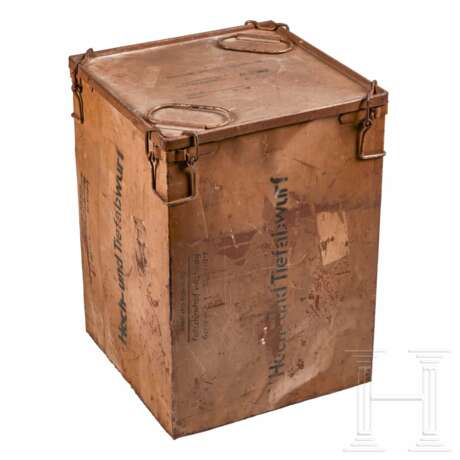 A Luftwaffe Fallschirmjaeger Tropical Parachute Drop Container - фото 1