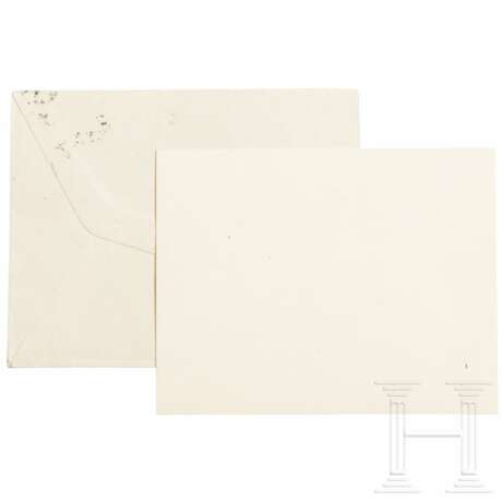 Gustav Ernst Stresemann (1878 - 1929) - eigenhändig geschriebene und signierte Karte mit Zitat und zugehörigem Kuvert an die Sammlerin, 1924 - photo 2