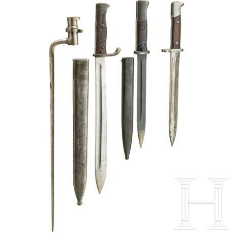 Sammlung von zwölf Seitengewehren, 18. - 20. Jhdt. - photo 8