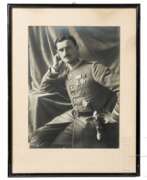 Produktkatalog. Gerahmtes Portraitfoto eines bayerischen Militär-Flugzeugführers