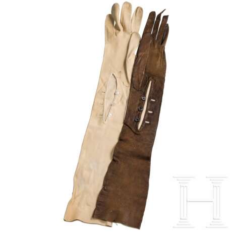 Kaiserin Auguste Viktoria (1858 - 1921) - prächtige Lederschatulle mit zwei einliegenden Lederhandschuhen - photo 3