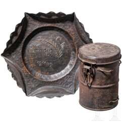 Gasmaskendose und patriotischer Teller