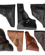 Accessories. Sieben Pistolentaschen
