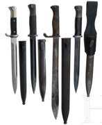 Accessoires. Vier deutsche Bajonette