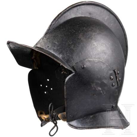 Geschwärzte Sturmhaube, deutsch, um 1600 - фото 1
