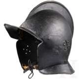 Geschwärzte Sturmhaube, deutsch, um 1600 - фото 1