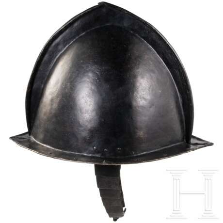 Geschwärzte Schützenhaube, flämisch, um 1600 - photo 1 Geschwärzte Schützenhaube, flämisch, um 1600 - photo 1