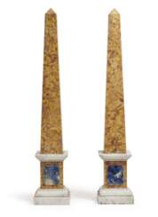 Ein Paar Obelisken. Italien, 1. Hälfte 19. Jahrhundert