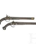 Изделия и искусство Востока. Ein Paar Miquelet-Steinschlosspistolen, Nordafrika, um 1800