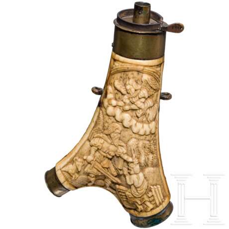 Renaissance-Hirschhornpulverflasche mit späterer Montierung, deutsch, um 1600 - Foto 1 Renaissance-Hirschhornpulverflasche mit späterer Montierung, deutsch, um 1600 - Foto 1
