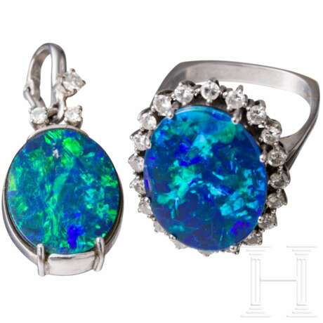 Ring und Anhängerclip mit Opaltriplette und -doublette mit Brillanten - photo 1 Ring und Anhängerclip mit Opaltriplette und -doublette mit Brillanten - photo 1