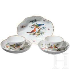 Zwei Tassen mit Untertassen und kleine Schale mit Vögel- und Insektenmalerei, Meissen, um 1770/80