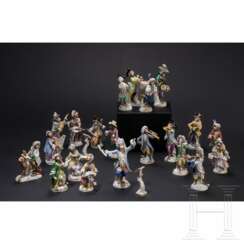 21 Figuren und zwei Pulte der Affenkapelle, J. J. Kaendler (Entwurf), Meissen, spätes 20. Jhdt. (Ausführung)