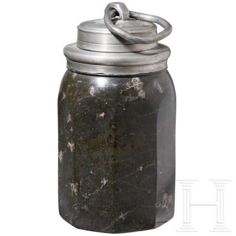 Zinnmontierte Schraubflasche aus Zöblitzer Granatserpentin, Sachsen oder Thüringen , 2. Hälfte 17. Jhdt. - photo 1