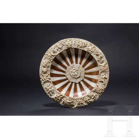 Prunkvoller Schauteller aus Horn und Elfenbein, Erbach, Otto Glenz, Ende 19. Jhdt. - Foto 1 Prunkvoller Schauteller aus Horn und Elfenbein, Erbach, Otto Glenz, Ende 19. Jhdt. - Foto 1