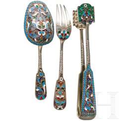 Drei Cloisonné-Email-Besteckteile, Russland, Moskau, Mikhail Zorin, 1908