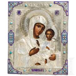Ikone mit der Gottesmutter von Tichwin "Tichwinskaja" mit Silberoklad, Russland, um 1900 (Ikone), 1896-1908 (Oklad), Email später