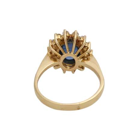 Ring mit ovalem Saphircabochon, umrahmt von 14 Brillanten, - фото 4