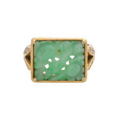 Ring mit feiner apfelgrüner Jadeplatte, rechteckig, graviert,