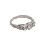 Ring mit 3 Diamanten, zusammen ca. 0,45 ct, HFW-WEISS (E-H)/VS, - photo 2
