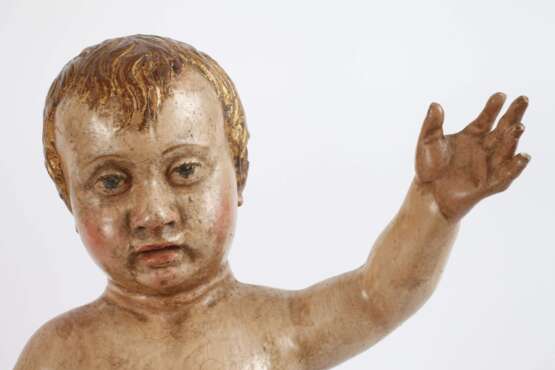 Geschnitzter Christusknabe - Foto 2 Geschnitzter Christusknabe - Foto 2