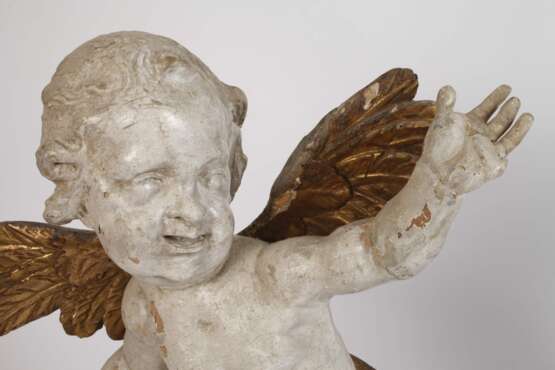 Drei geschnitzte Engel - photo 3 Drei geschnitzte Engel - photo 3