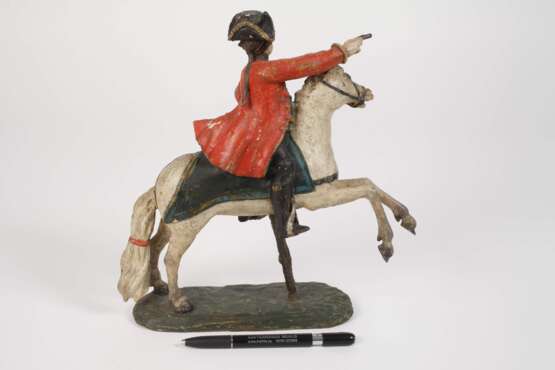 Geschnitzte Reiterplastik - photo 4 Geschnitzte Reiterplastik - photo 4