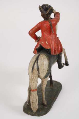 Geschnitzte Reiterplastik - photo 5 Geschnitzte Reiterplastik - photo 5