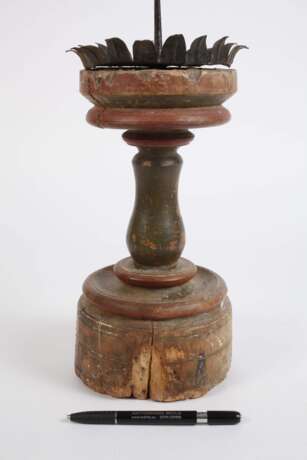 Geschnitzter Scheibenleuchter - photo 3