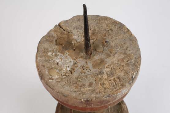 Geschnitzter Scheibenleuchter - photo 5