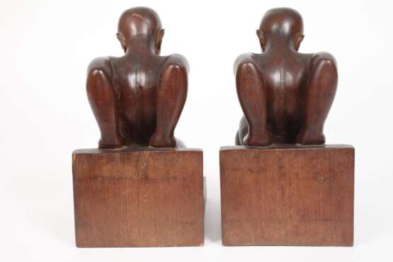 Paar figürliche Buchstützen - photo 4