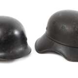 Zwei Stahlhelme 2. Weltkrieg - Foto 1