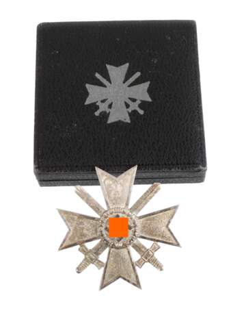 Kriegsverdienstkreuz 1. Klasse mit Schwertern - photo 1 Kriegsverdienstkreuz 1. Klasse mit Schwertern - photo 1