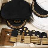 Seemannskoffer mit Marineuniform - photo 2