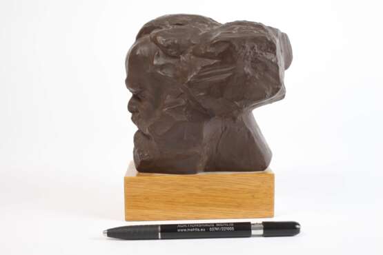 Meissen Karl-Marx-Büste als Ehrengeschenk der BVfS - photo 3 Meissen Karl-Marx-Büste als Ehrengeschenk der BVfS - photo 3