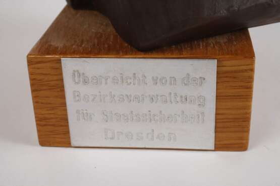 Meissen Karl-Marx-Büste als Ehrengeschenk der BVfS - photo 4 Meissen Karl-Marx-Büste als Ehrengeschenk der BVfS - photo 4
