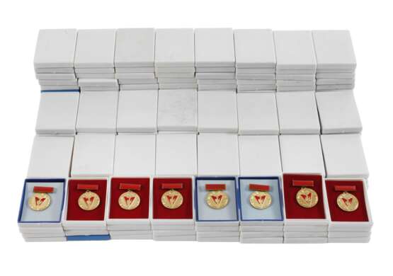 Großes Konvolut Medaillen DDR - фото 1 Großes Konvolut Medaillen DDR - фото 1