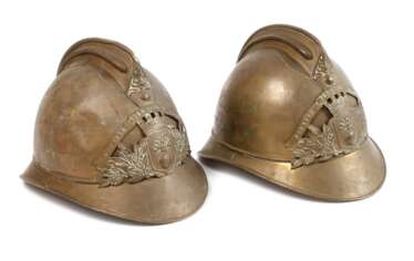 Zwei Feuerwehrhelme Frankreich