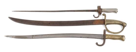 Zwei Bajonette und ein Säbel - Foto 1