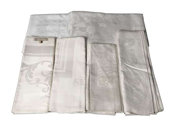 Konvolut Tafeltücher und Handtücher - photo 1 Konvolut Tafeltücher und Handtücher - photo 1