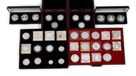 Konvolut Silberunzen und -medaillen - фото 1 Konvolut Silberunzen und -medaillen - фото 1