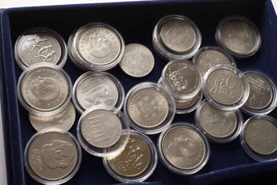 Konvolut Silberunzen, -medaillen und -münzen - фото 4 Konvolut Silberunzen, -medaillen und -münzen - фото 4