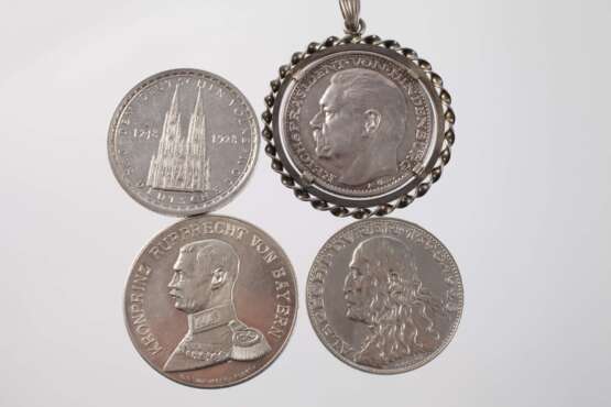 Konvolut Silbermedaillen und -münzen - photo 2 Konvolut Silbermedaillen und -münzen - photo 2