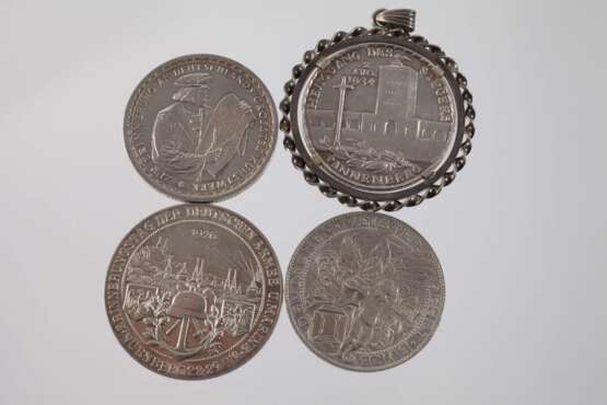 Konvolut Silbermedaillen und -münzen - photo 3 Konvolut Silbermedaillen und -münzen - photo 3