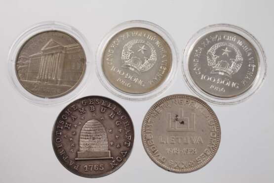 Konvolut Silbermedaillen und -münzen - photo 4 Konvolut Silbermedaillen und -münzen - photo 4