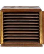 Übersicht. Kleines Münzschränkchen