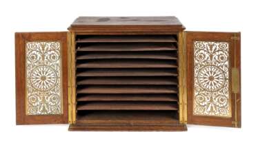 Kleines Münzschränkchen